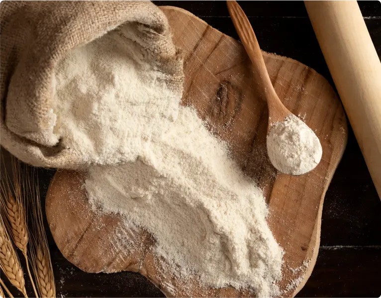Colher com farinha de trigo